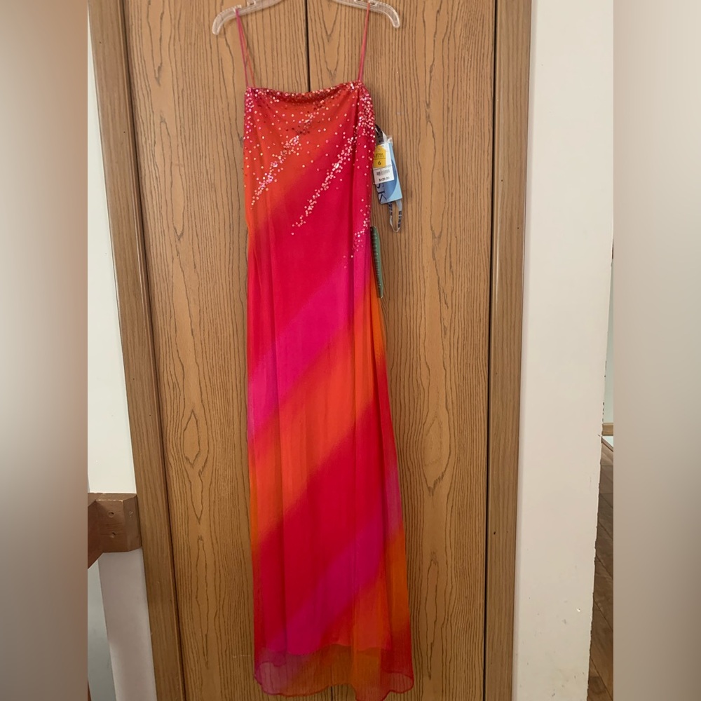 Dusk Sz. 6 Ladies Gown